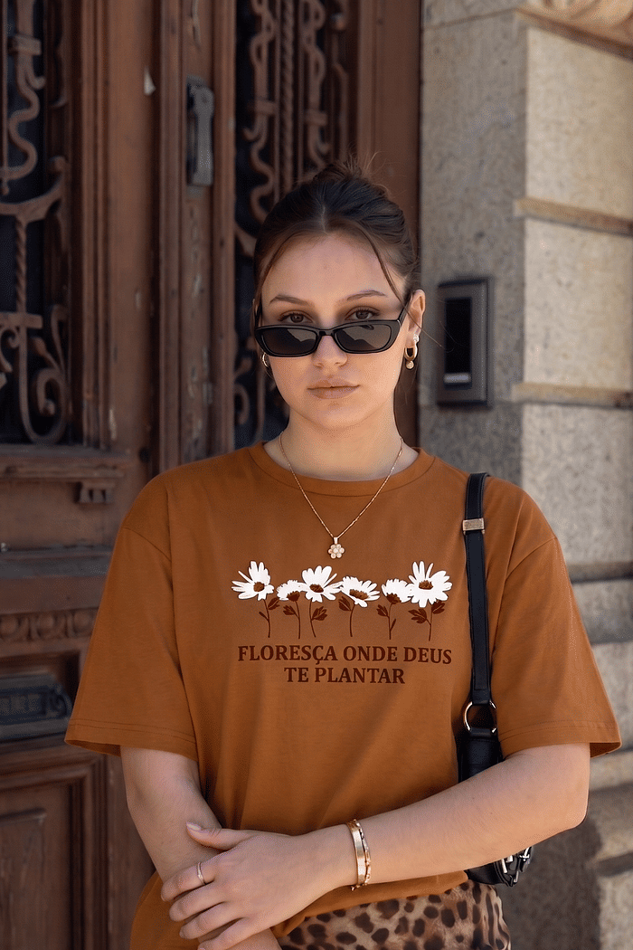 T-SHIRT FLORESCER - CARAMELO
