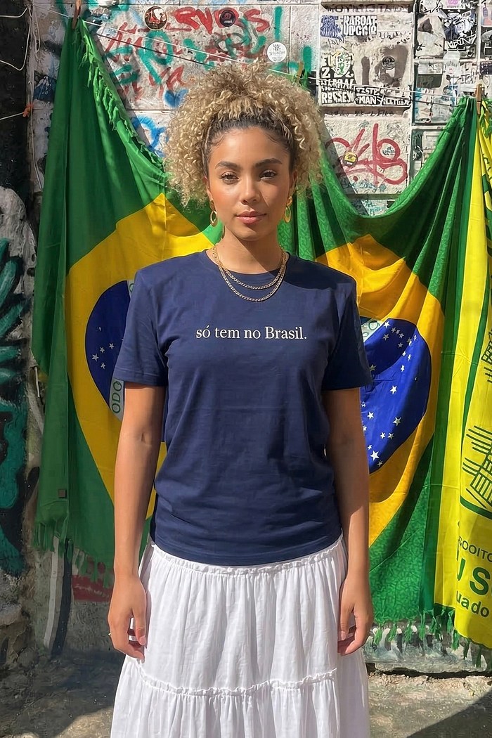 T-SHIRT ESTONADA SÓ TEM NO BRASIL - AZUL