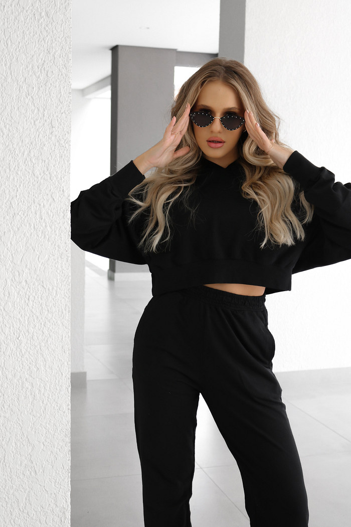 CROPPED ESTONADO MANGA LONGA COM CAPUZ OVER - PRETO