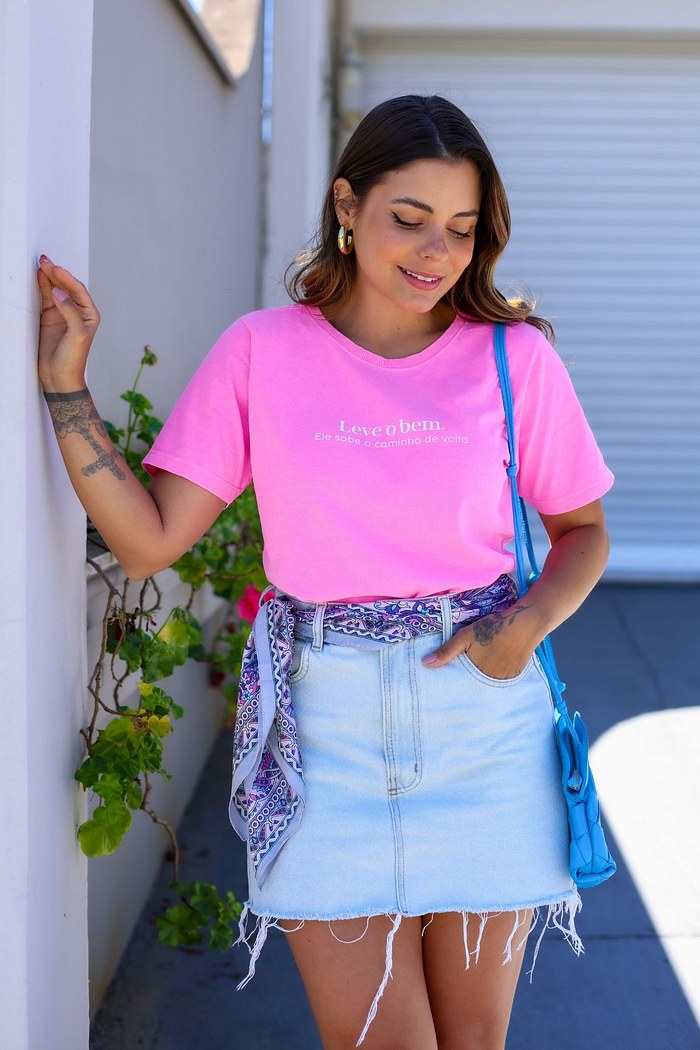 T-SHIRT ESTONADA LEVE O BEM - ROSA