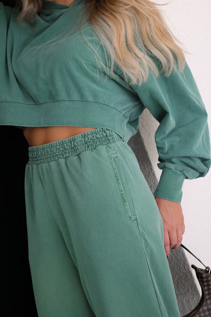 CROPPED ESTONADO MANGA LONGA COM CAPUZ OVER - VERDE MUSGO