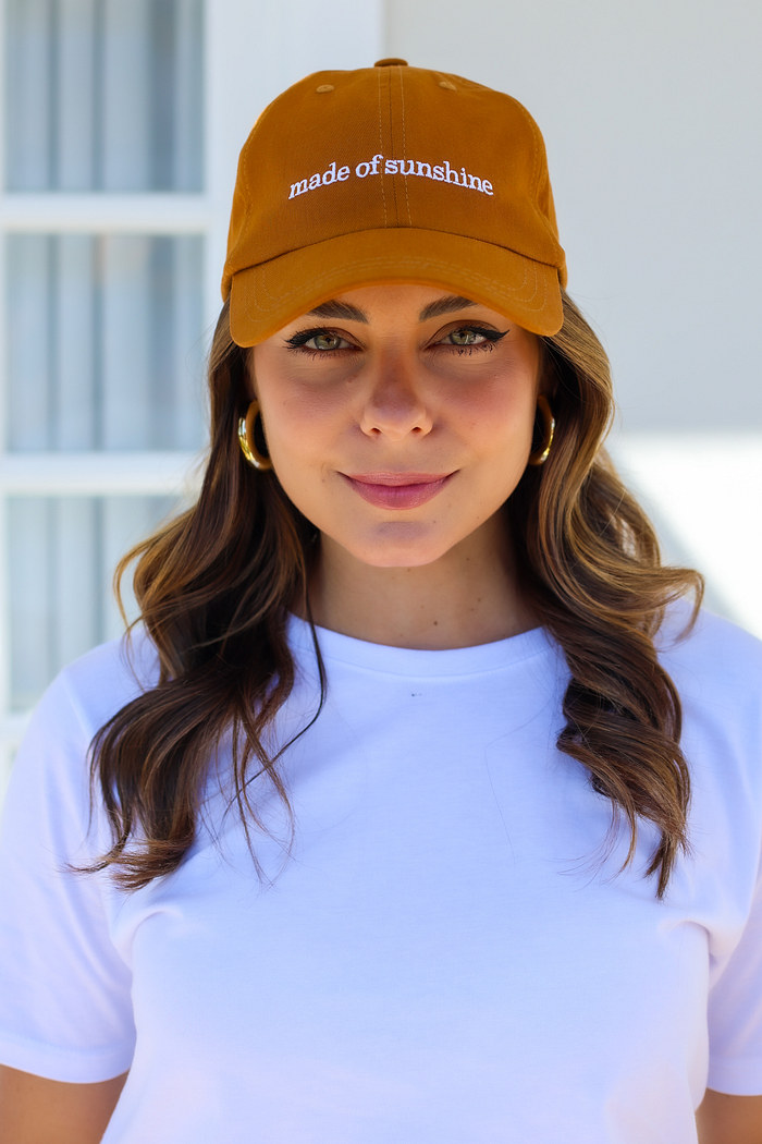 BONÉ MADE OF SUNSHINE - CARAMELO