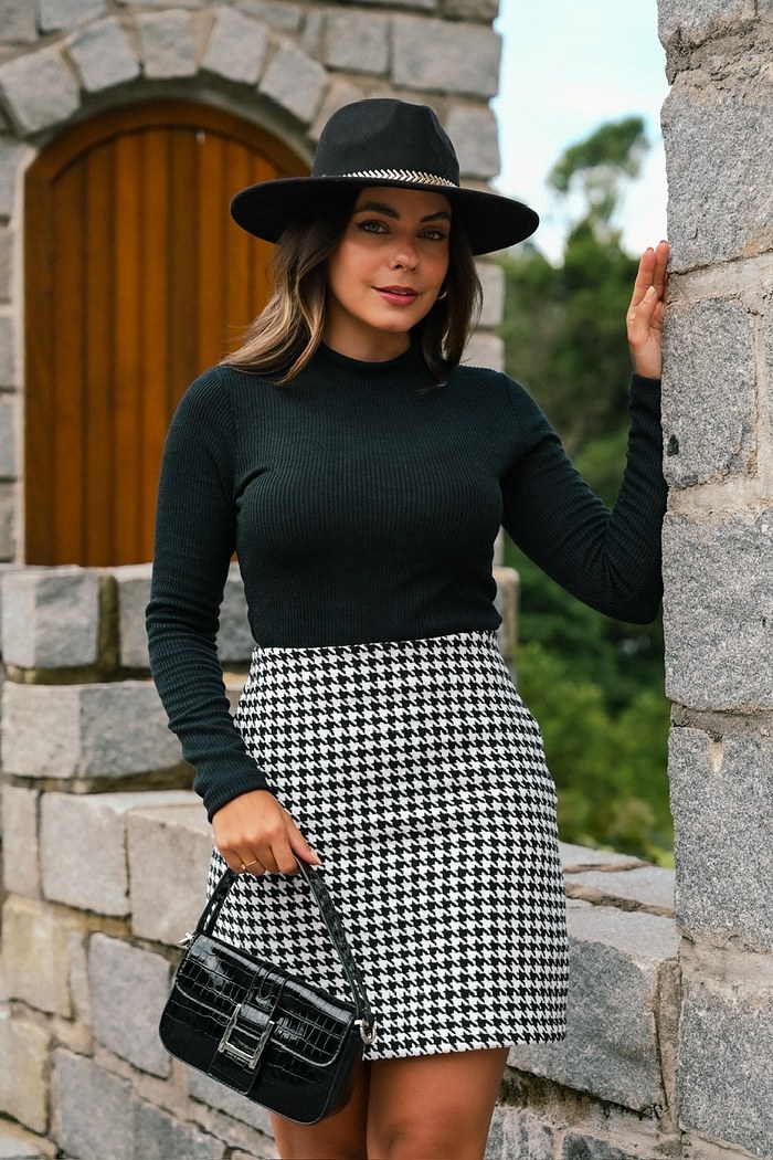 BLUSA BÁSICA GOLA ALTA - PRETO