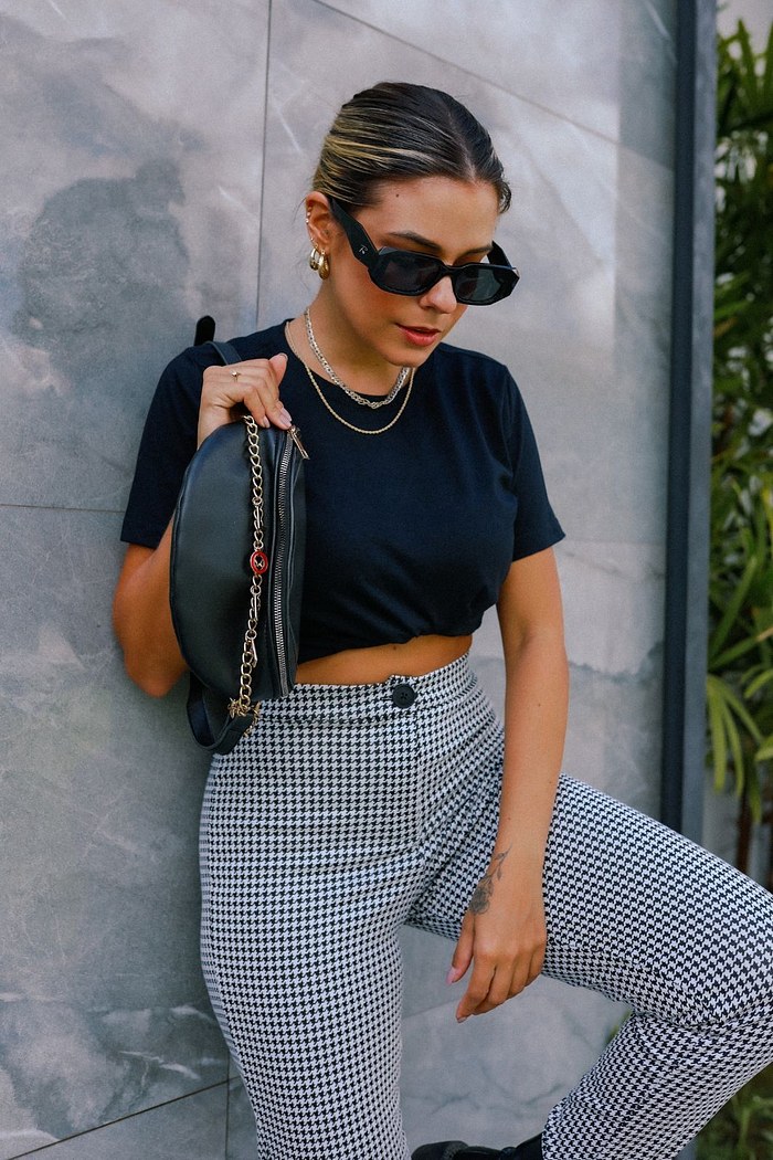 T-SHIRT LISA - PRETO