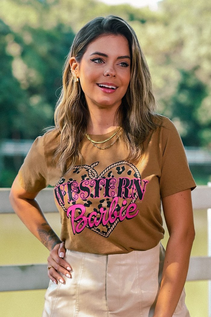 T-SHIRT ESTONADA WESTERN BARBIE - DOCE DE LEITE