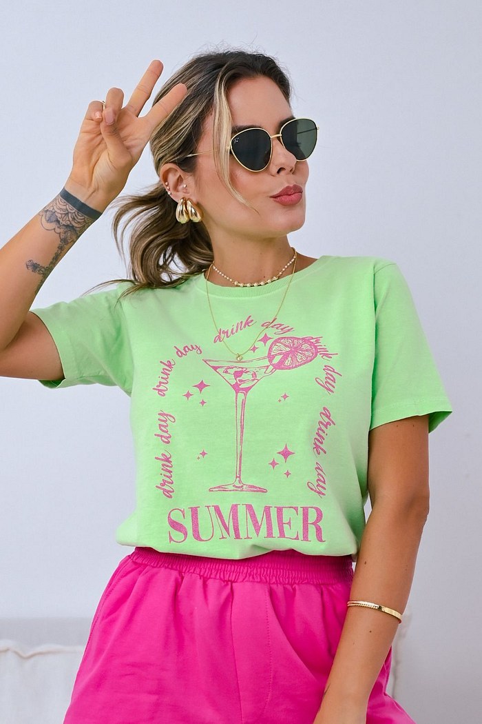 T-SHIRT ESTONADA DRINK DAY - VERDE ABACATE