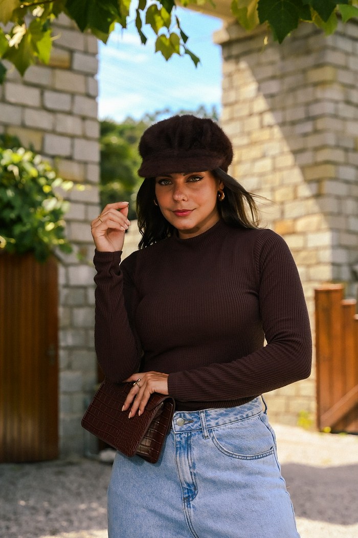 BLUSA BÁSICA GOLA ALTA - MARROM