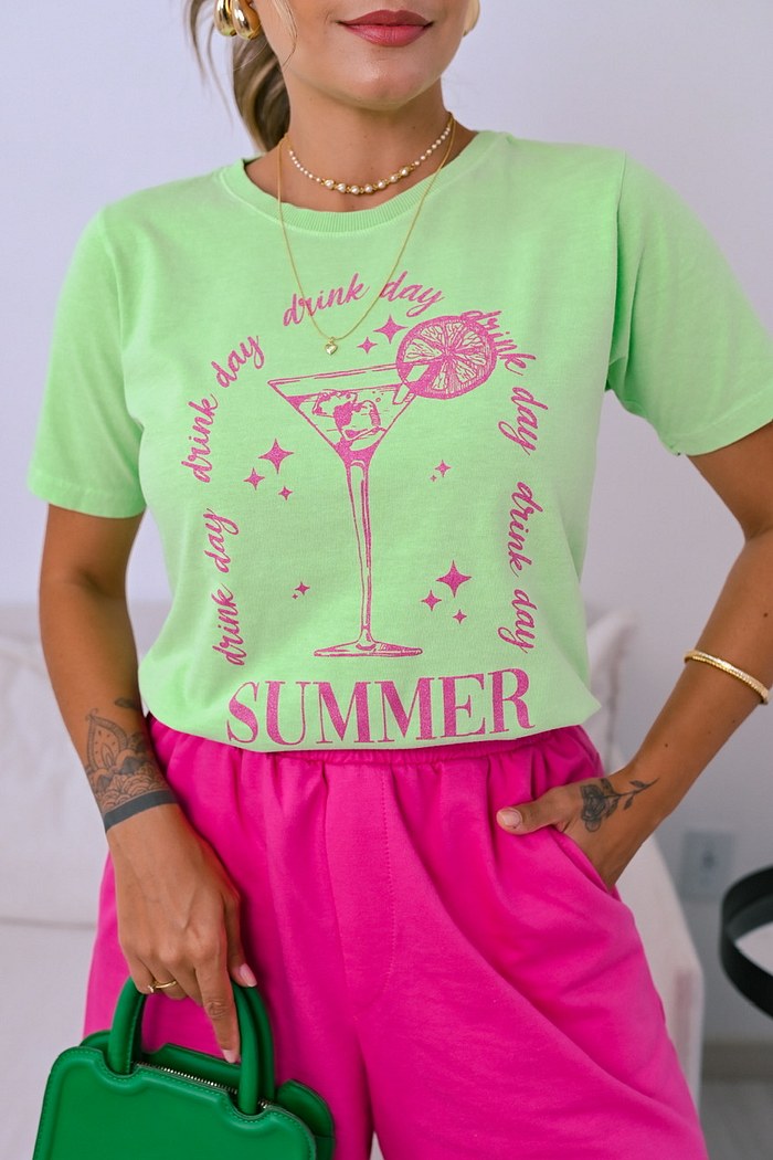 T-SHIRT ESTONADA DRINK DAY - VERDE ABACATE