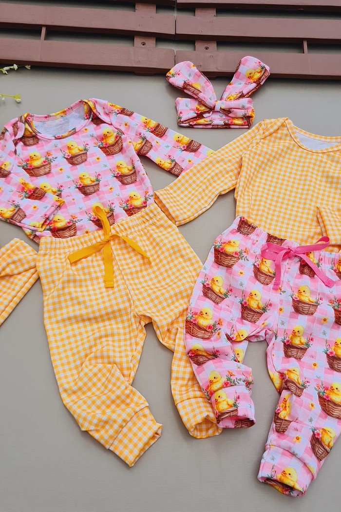 Body Xadrez Laranja+ Calça e Laço Estampado