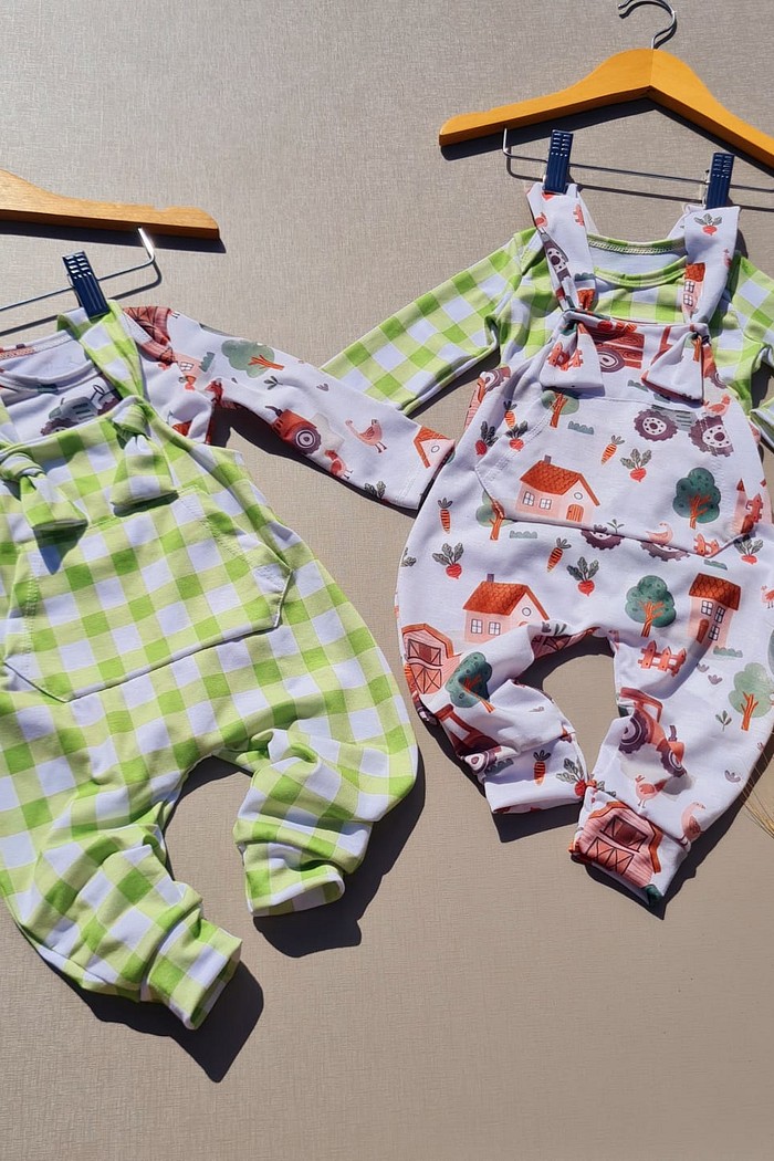 Body/ Camiseta Xadrez Verde + Jardineira Estampada