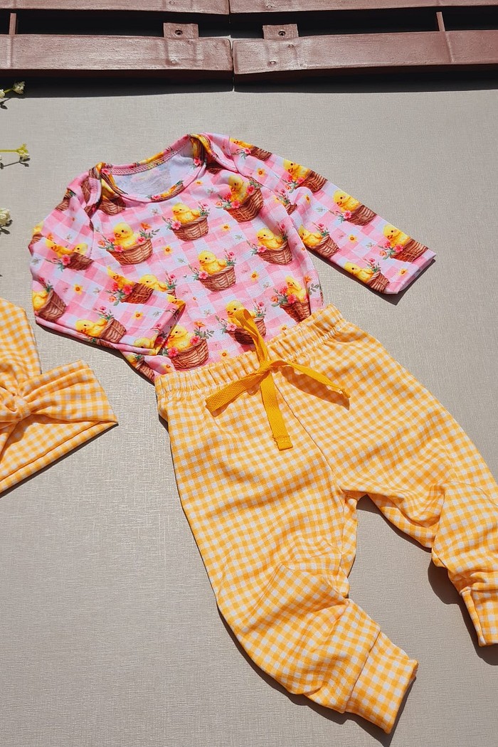 Calça e Laço Xadrez Laranja+ Body estampado