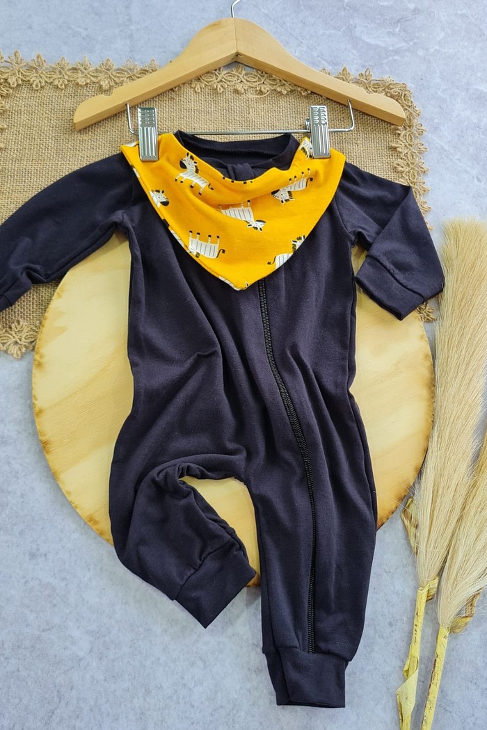 Macacão Preto + Bandana Estampada