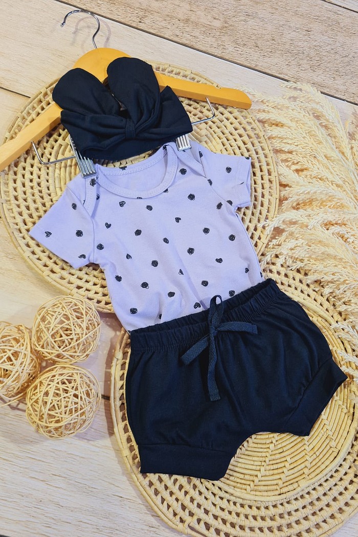 Shorts Preto + Laço Preto + Body MC