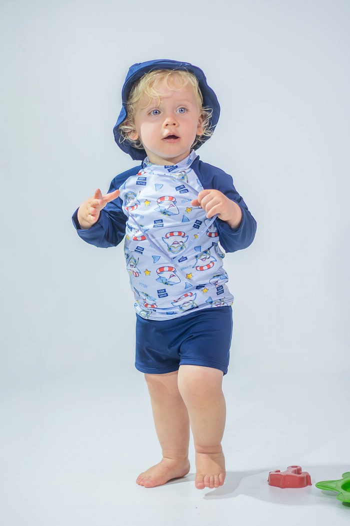 Blusa + Sunga Marinho + Chapéu Marinho