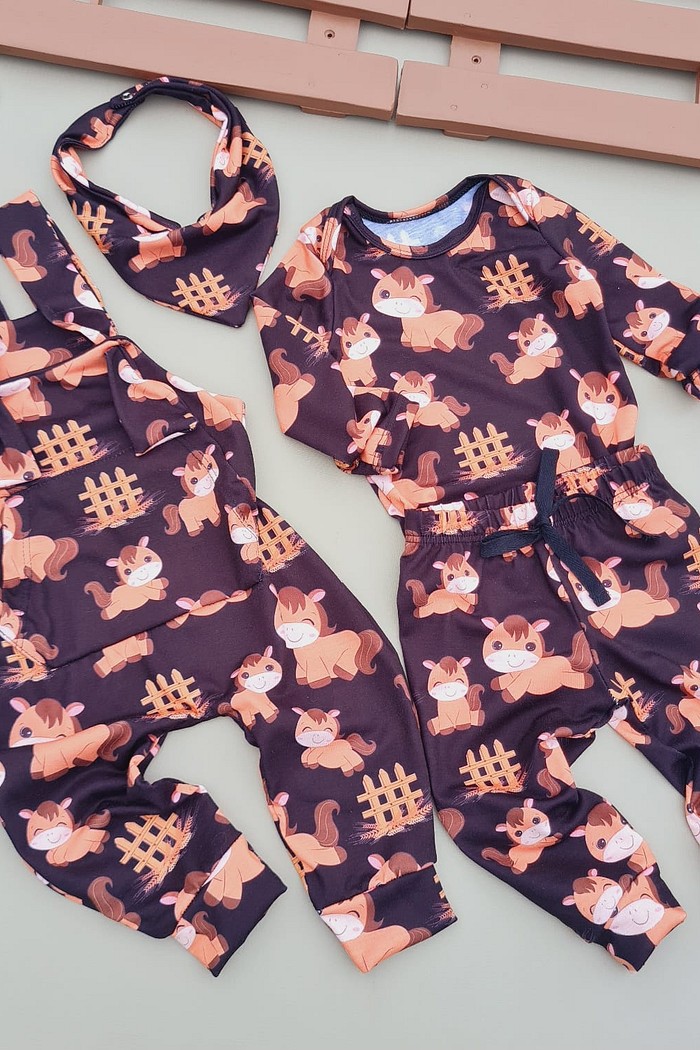 Jardineira + Calça + Body/ Camiseta + Bandana