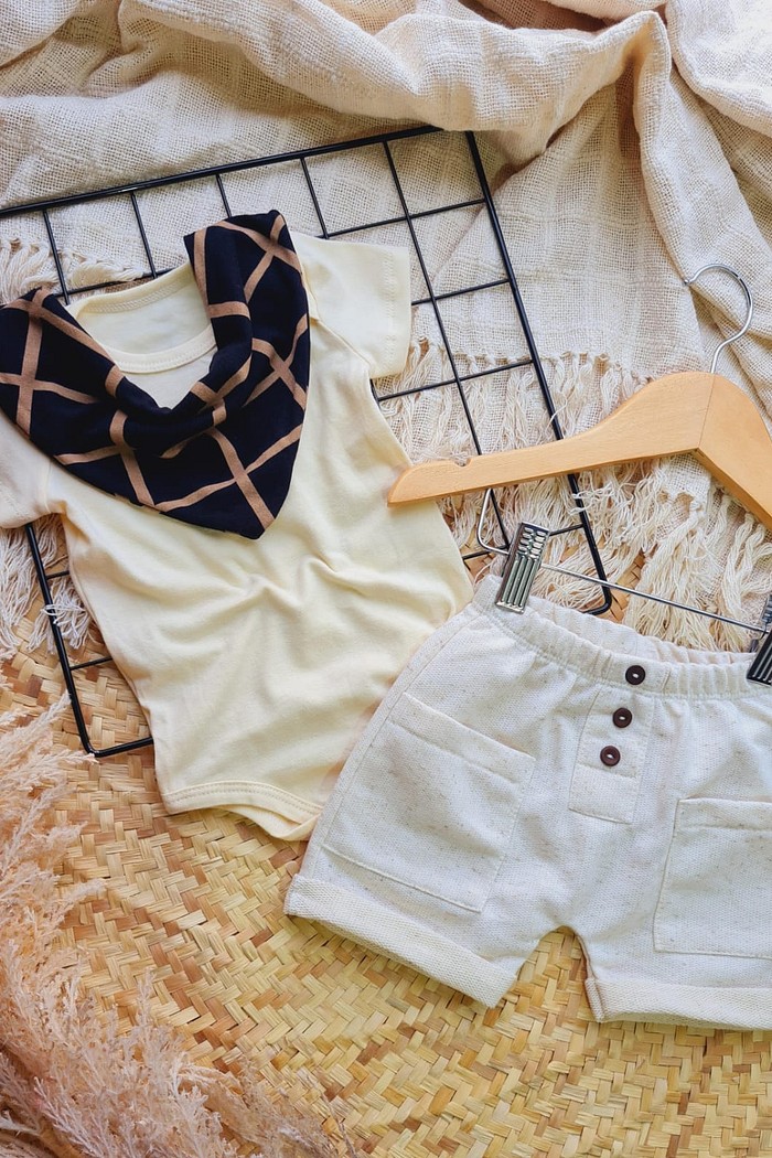 Shorts Linho + Body MC Creme + Bandana