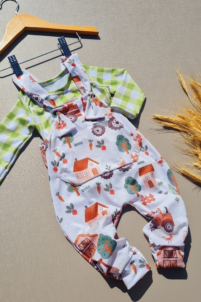 Body/ Camiseta Xadrez Verde + Jardineira Estampada