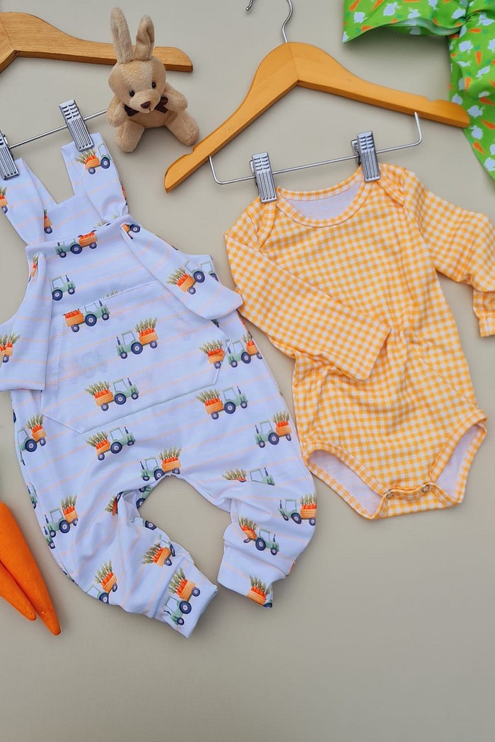 Body Xadrez Laranja + Jardineira Estampada