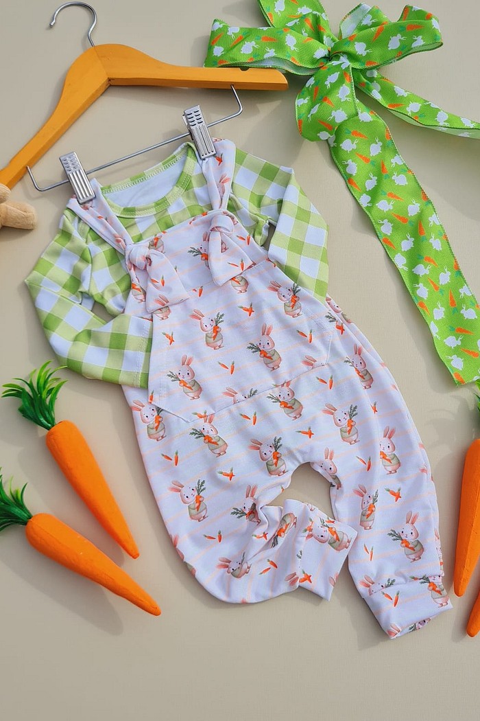 Body Xadrez Verde + Jardineira Estampada