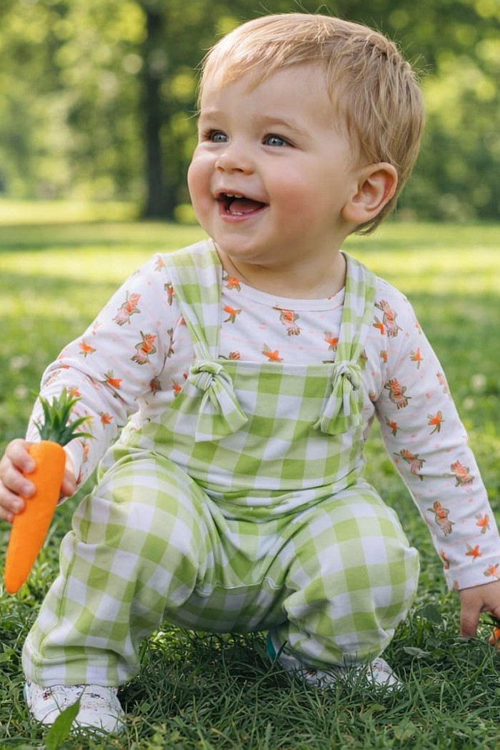 Jardineira Xadrez Verde + Body Estampado