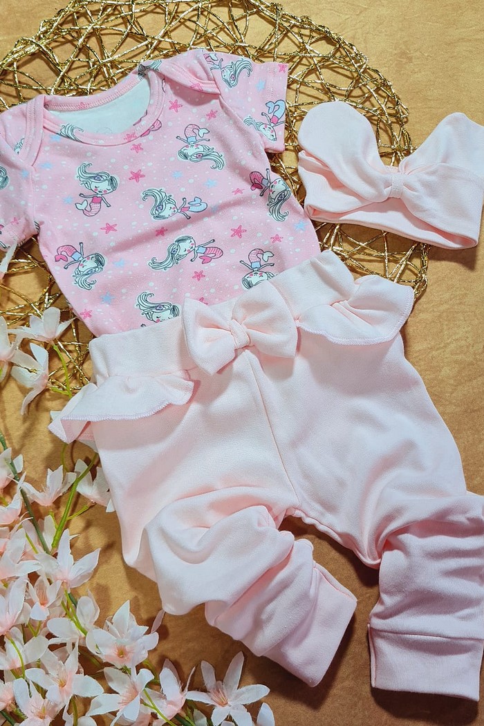 Body MC + Calça Frufru Rosa + Laço Rosa