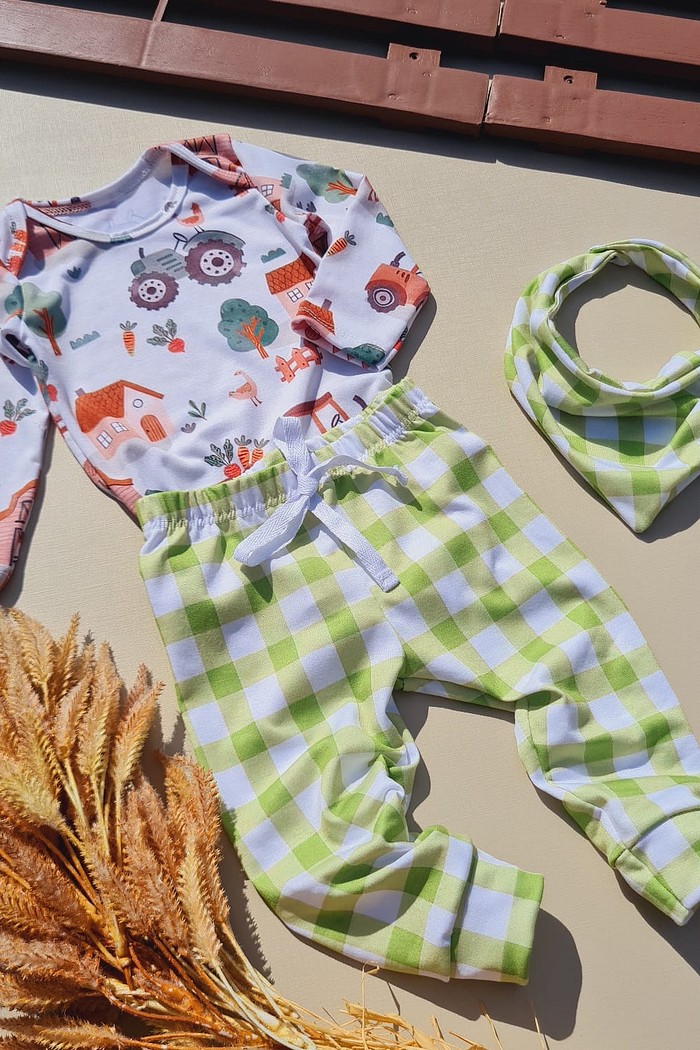 Calça Xadrez Verde + Body/ Camiseta + Bandana  estampada