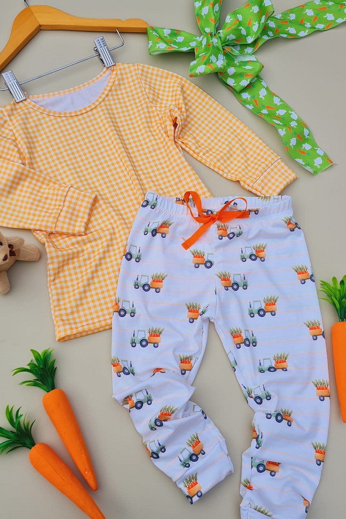 Camiseta Xadrez Laranja + Calça Estampada