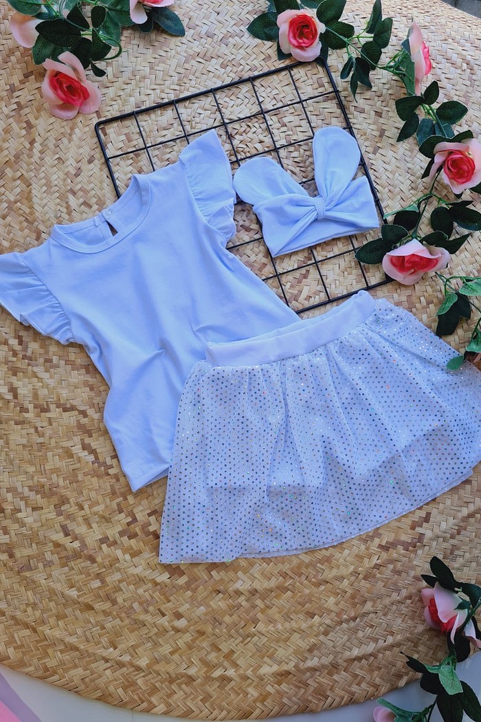 Camiseta Frufru MC Branca + Laço Branco + Short Saia Tule