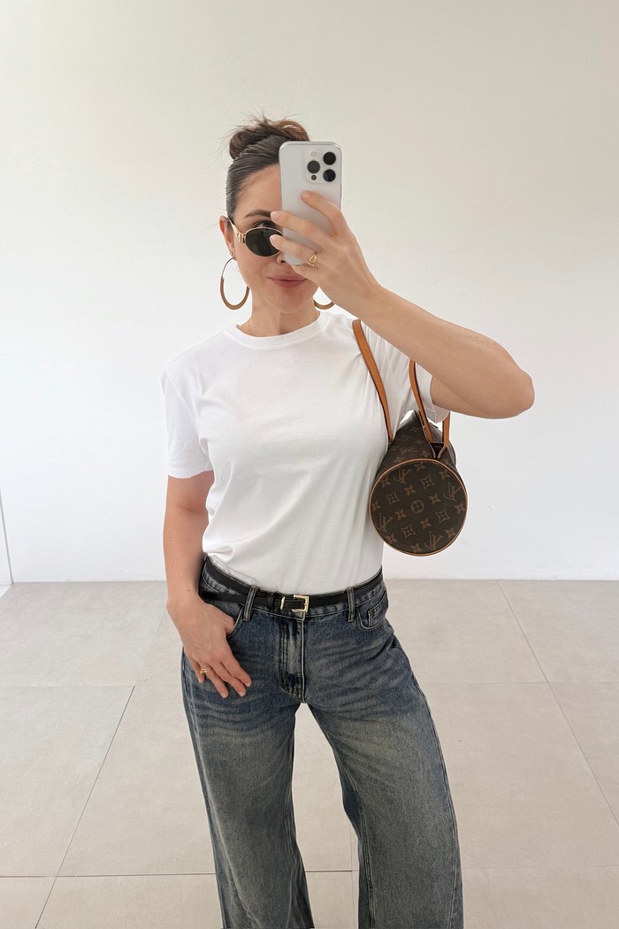 T-Shirt Aura Luxo branco off, frente completa modelo, malha algodão viscose seda – Minimoni