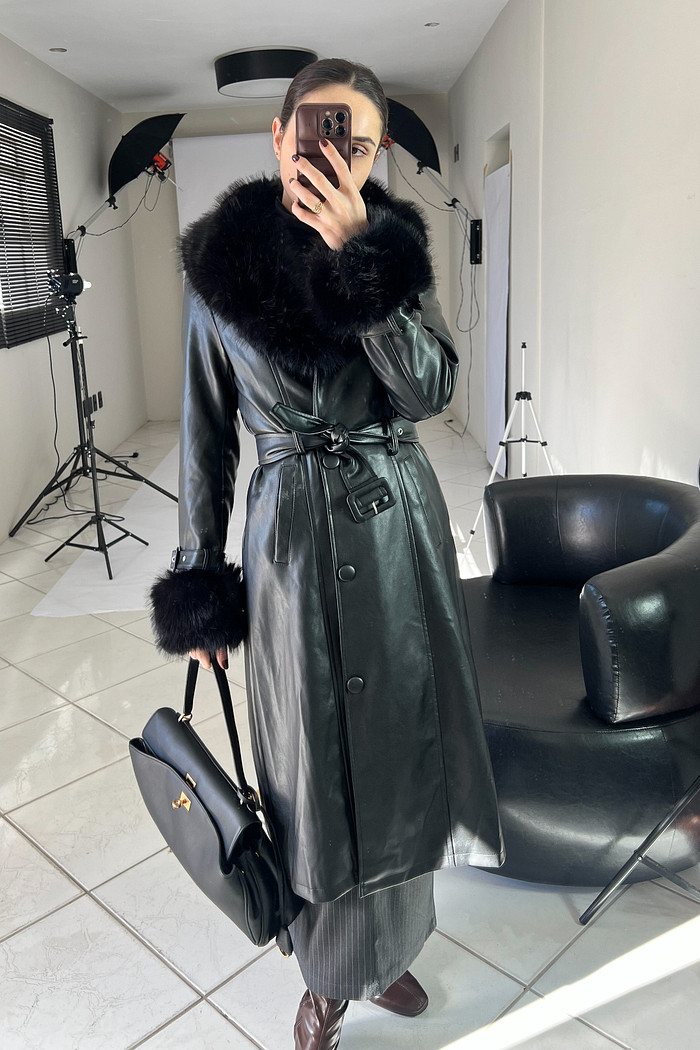 Trench Coat de Couro Preto Peluciado - Mini Moni