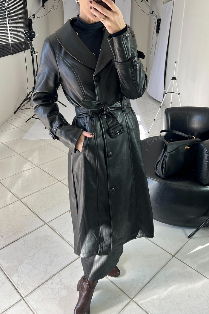 Trench Coat de Couro Preto Peluciado - Mini Moni