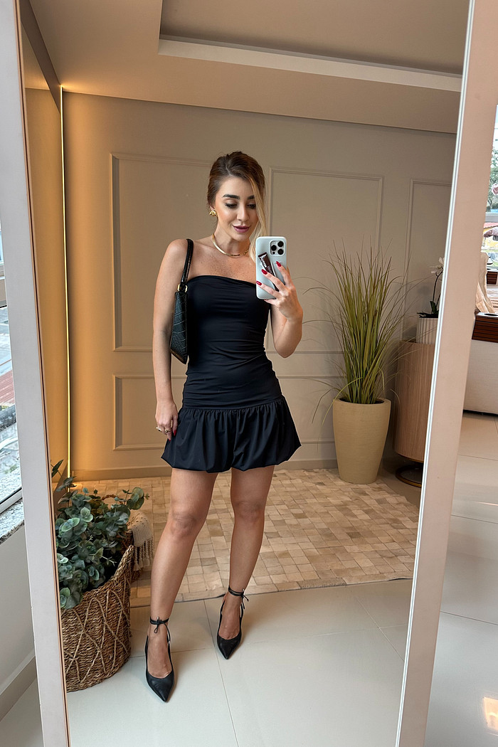 produto vestido balone na cor preta com decote tomara que caia 