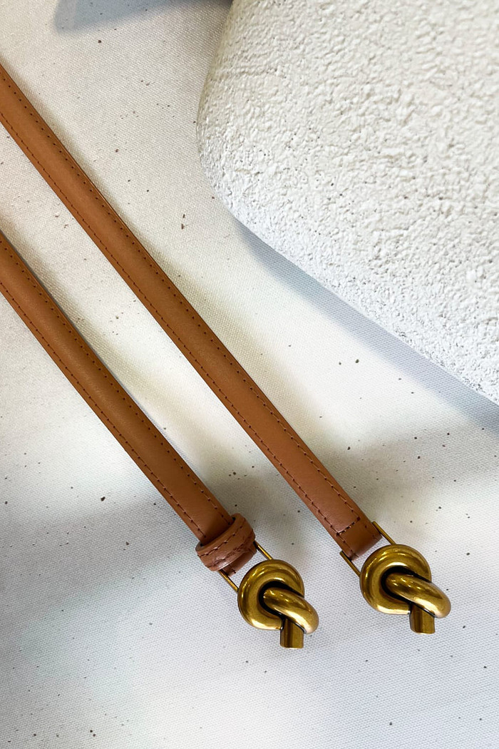 Cinto Slim de Couro Caramelo Fivela Dourada - Mini Moni