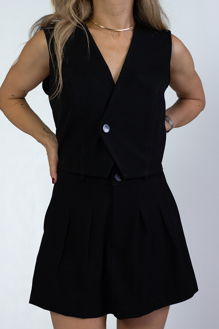 Shorts Saia de Alfaiataria Preto Jeorgia - Mini Moni