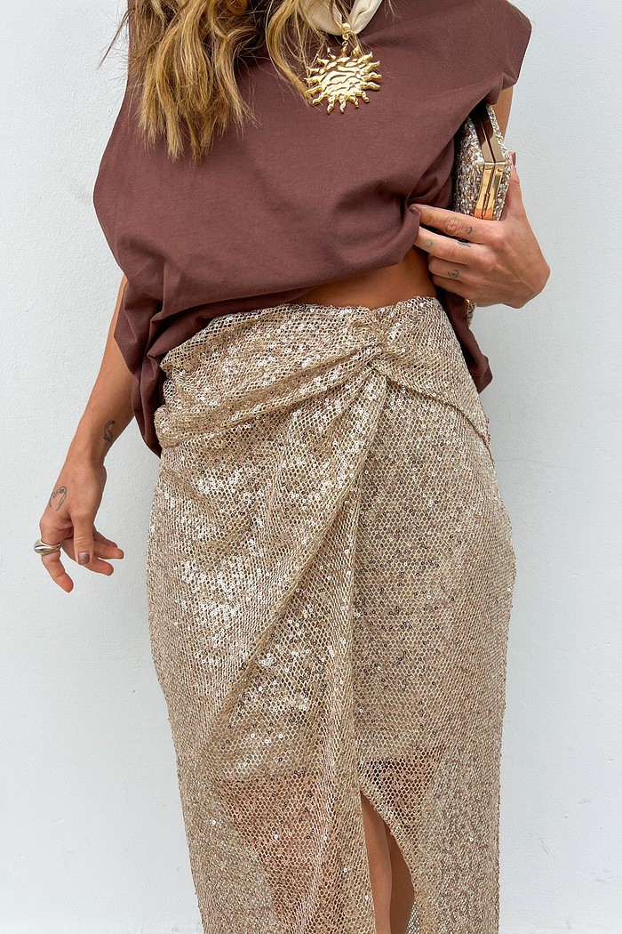 Conjunto Harmonioso com Clutch - Saia Midi Paetê Dourado Champagne Minimoni Saia Midi Paetê Dourado Champagne Detalhe Clutch Coordenada - Minimoni
