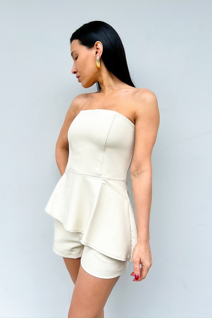 Top tomara que caia alfaiataria champagne Cecília, detalhe tomara que caia, caimento elegante – Minimoni