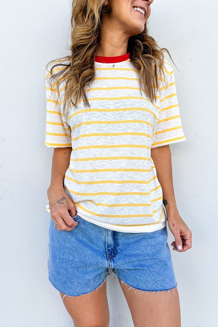 T-Shirt de Listras Gola Vermelha Nora - MiniMoni