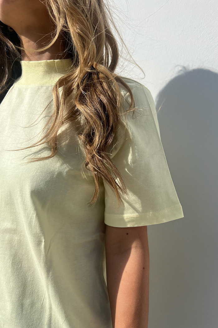 T-shirt Básica Amarela Algodão Doce - Mini Moni