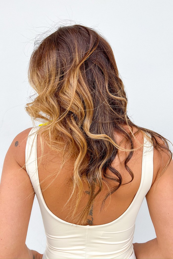 Body alça abertura costas, detalhe alça delicada, caimento estruturado – Minimoni