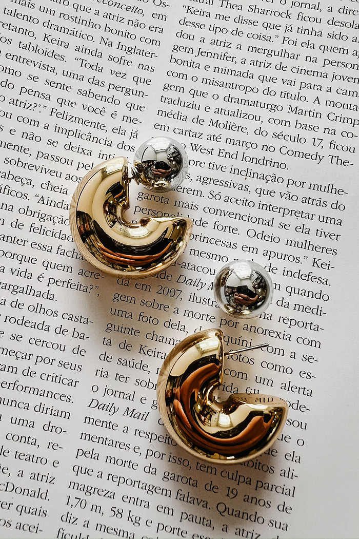 Brinco Argola com Bola Dourado com Prata - Mini Moni