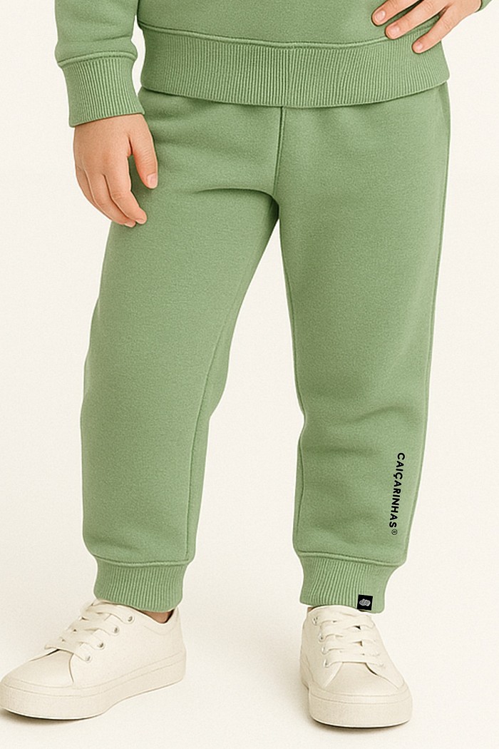 Calça Infantil Jogger Verde Oliva Caiçarinhas com Ajuste na Cintura e Moletom Flanelado