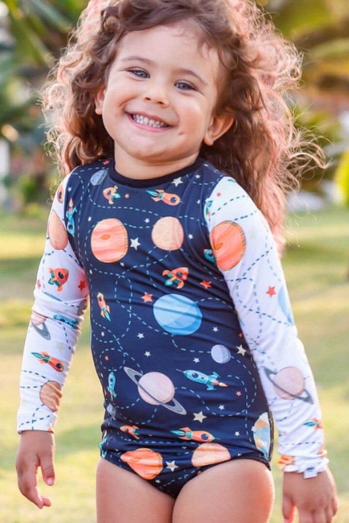 Maiô Infantil Proteção Solar UV 50+ Manga Longa e Zíper nas Costas Preto Universo