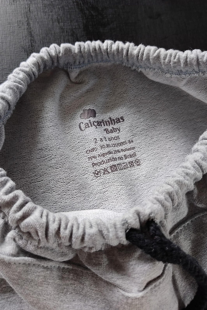 Calça Infantil Saruel Cinza Mescla com ajuste na cintura, bolso frontal em moletinho