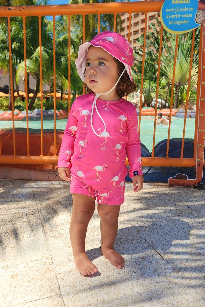 Kit Flamingos Macacão + Chapéu proteção UV 50+