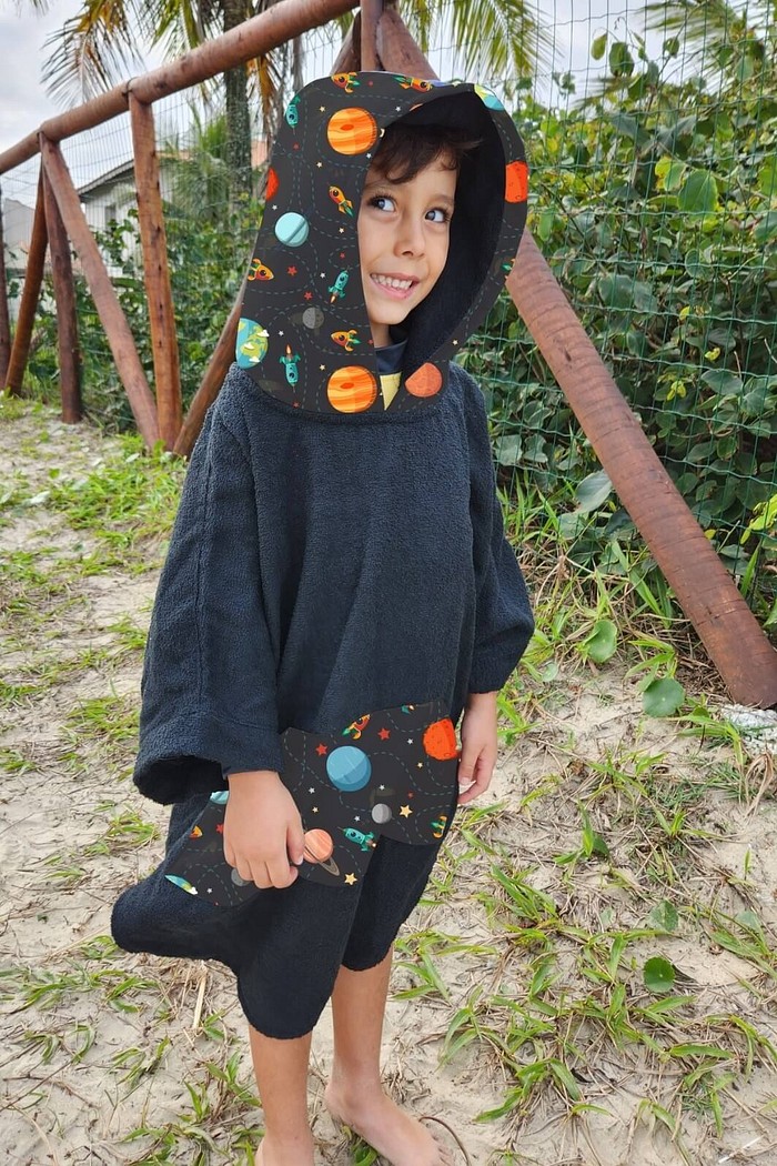 Roupão Poncho UV Preto Universo Planetas Atoalhado 100% algodão