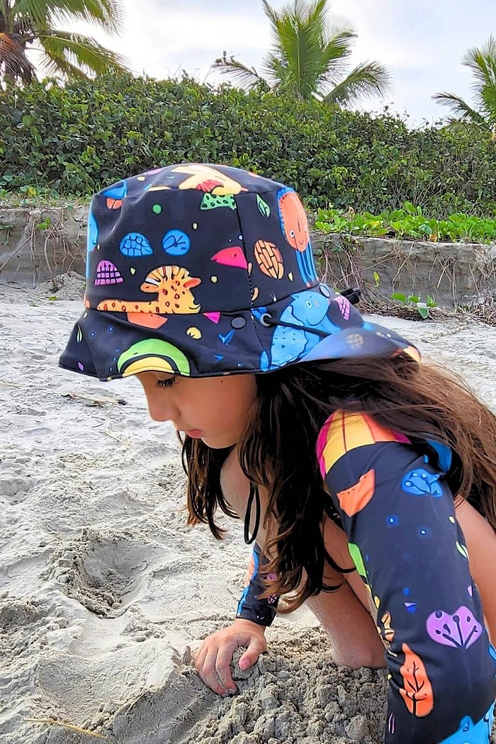 Chapéu infantil Proteção Solar UV 50+ Dupla Face Praia e Piscina Preto Animais