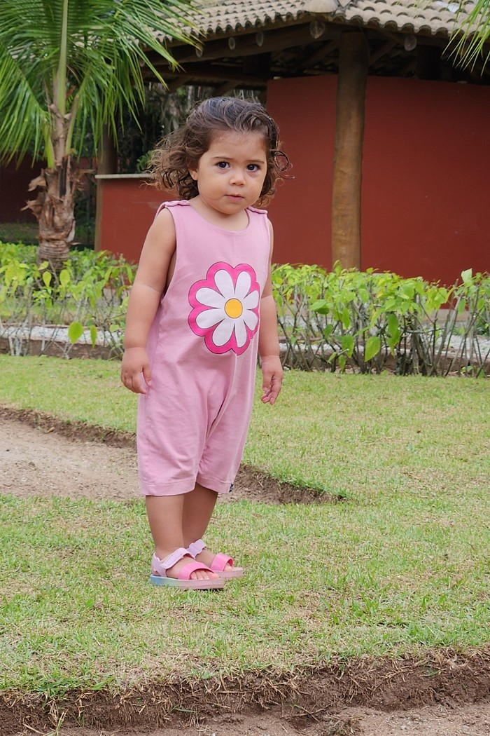 Macacão Curto Manga Regata Infantil Rosa Margarida Confortável