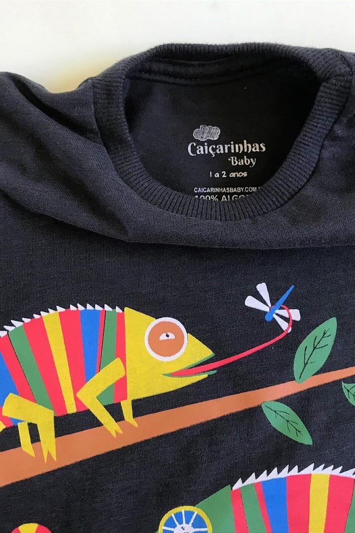 Camiseta Infantil Manga Curta Algodão Sustentável Exclusiva Preta Camaleões