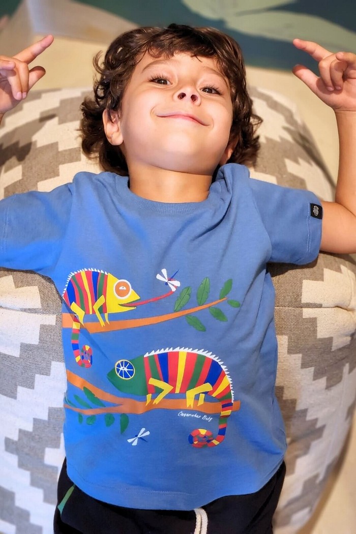 Camiseta Infantil Manga Curta Algodão Sustentável Exclusiva Azul Camaleão