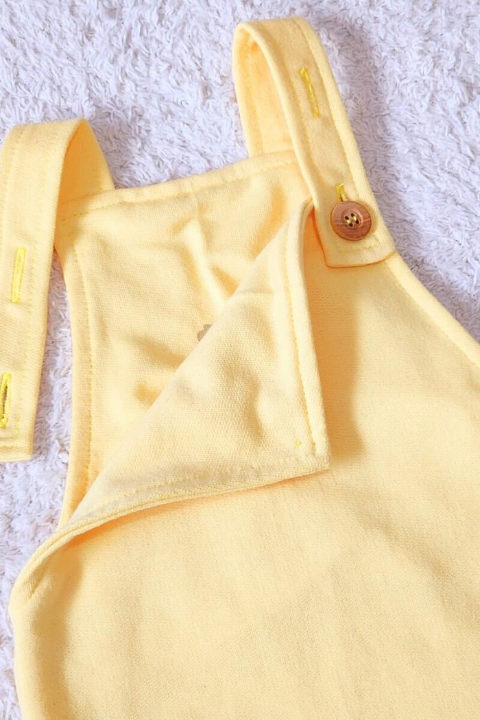 Jardineira Infantil Curta com alça ajustável Amarelo